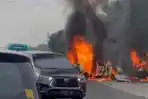 Kondisi-mobil-usai-terbakar-saat-kecelakaan-di-Tol-Jakarta-Cikampek2.jpg