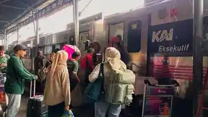 PENUMPANG-KERETA-API-2-juni.jpg
