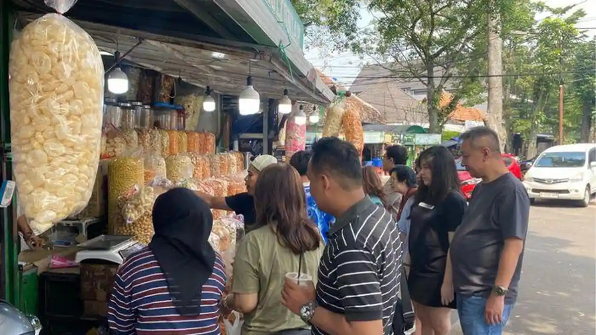 Pusat Oleh-oleh Bandung Jalan Kemuning Dipadati Wisatawan, Harga Ramah Kantong