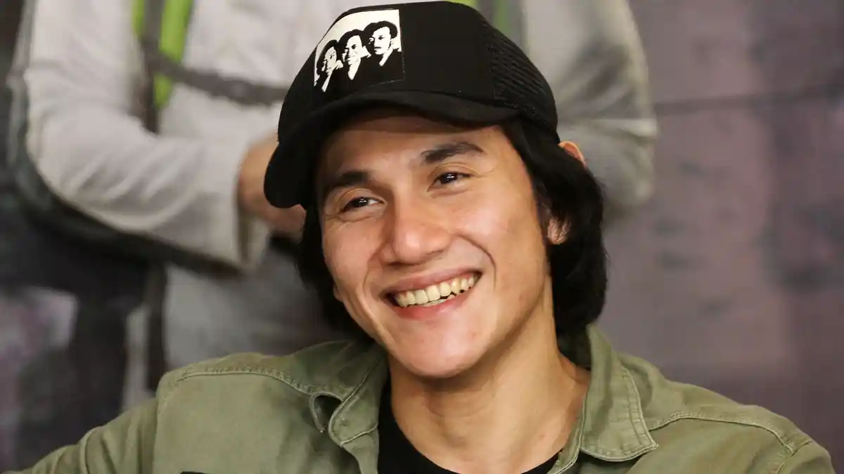 Visualisasi Kehidupan Pribadi Chrisye Lewat Vino G Bastian