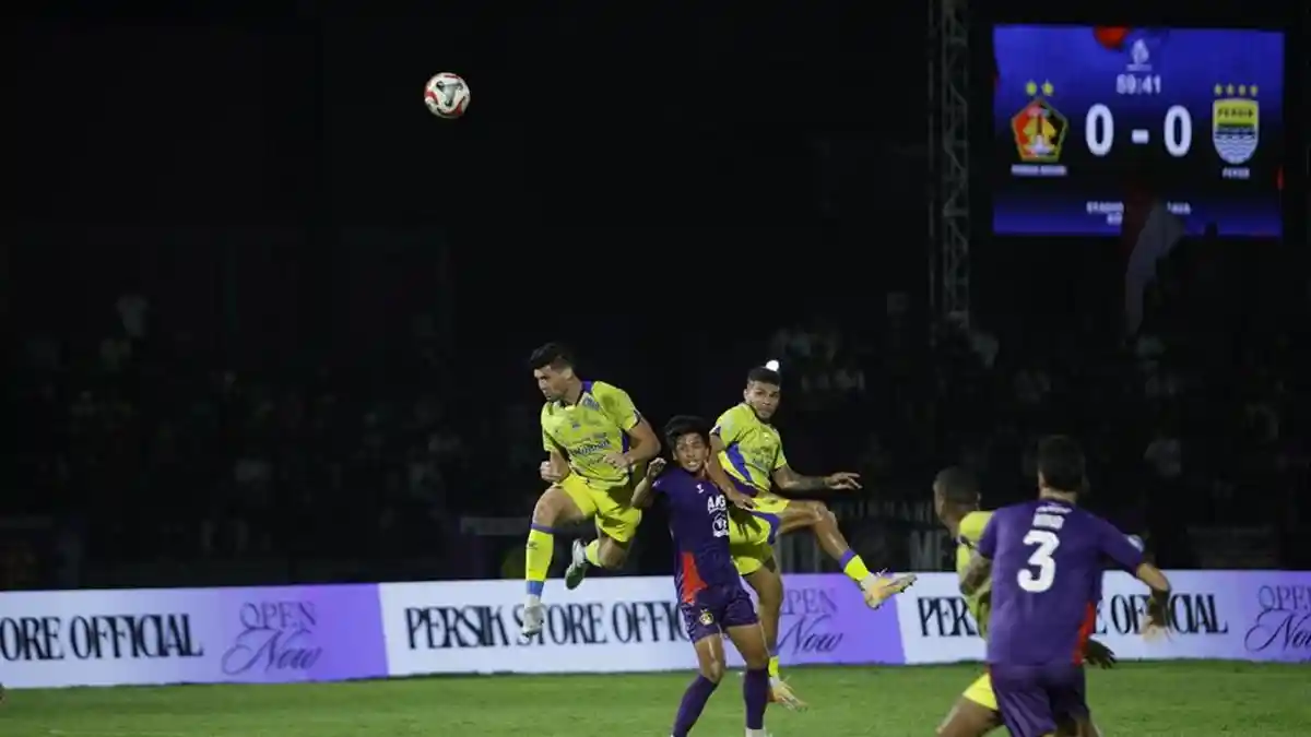 Laga Persib Bandung vs Persik Kediri Berakhir 1-1, Penuh Drama, Peluang ...