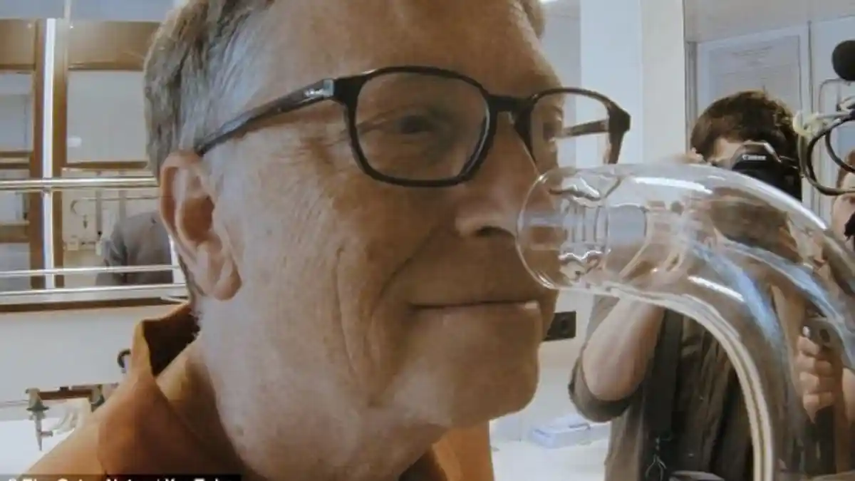 Out of The Box! Bill Gates Luncurkan Parfum Penangkal Bau Poop