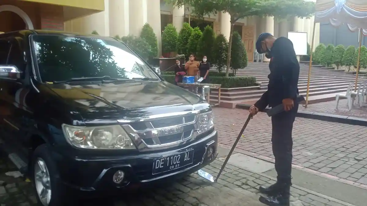 Jelang Misa Natal, Polisi Mulai Sterilisasi Gereja di Ambon
