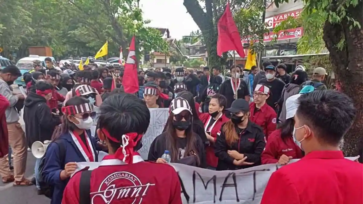 BREAKING NEWS, Mahasiswa di Kota Manado Gelar Demonstasi