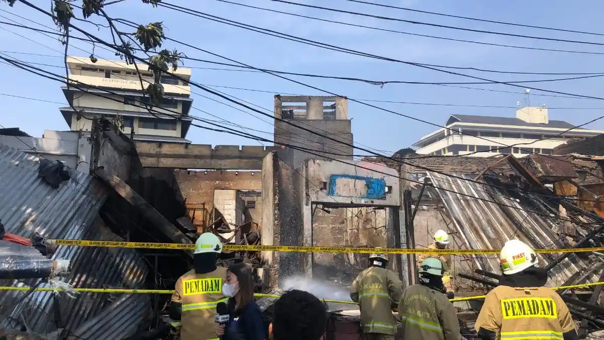 Api Berkobar Hebat di Pasar Gembrong, Imah Bersyukur Rukonya Tak Ludes Terbakar