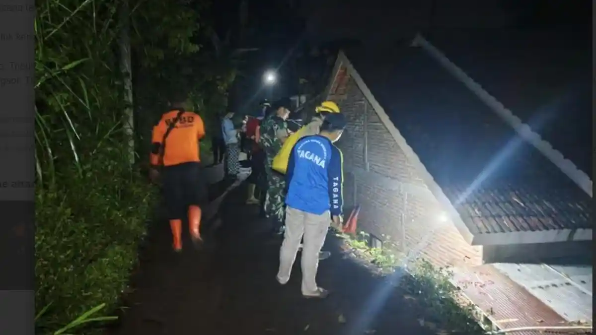 Talud Jalan Setinggi 30 Meter di Situbondo Longsor, Rumah Warga Jebol Diterjang Tanah Gembur