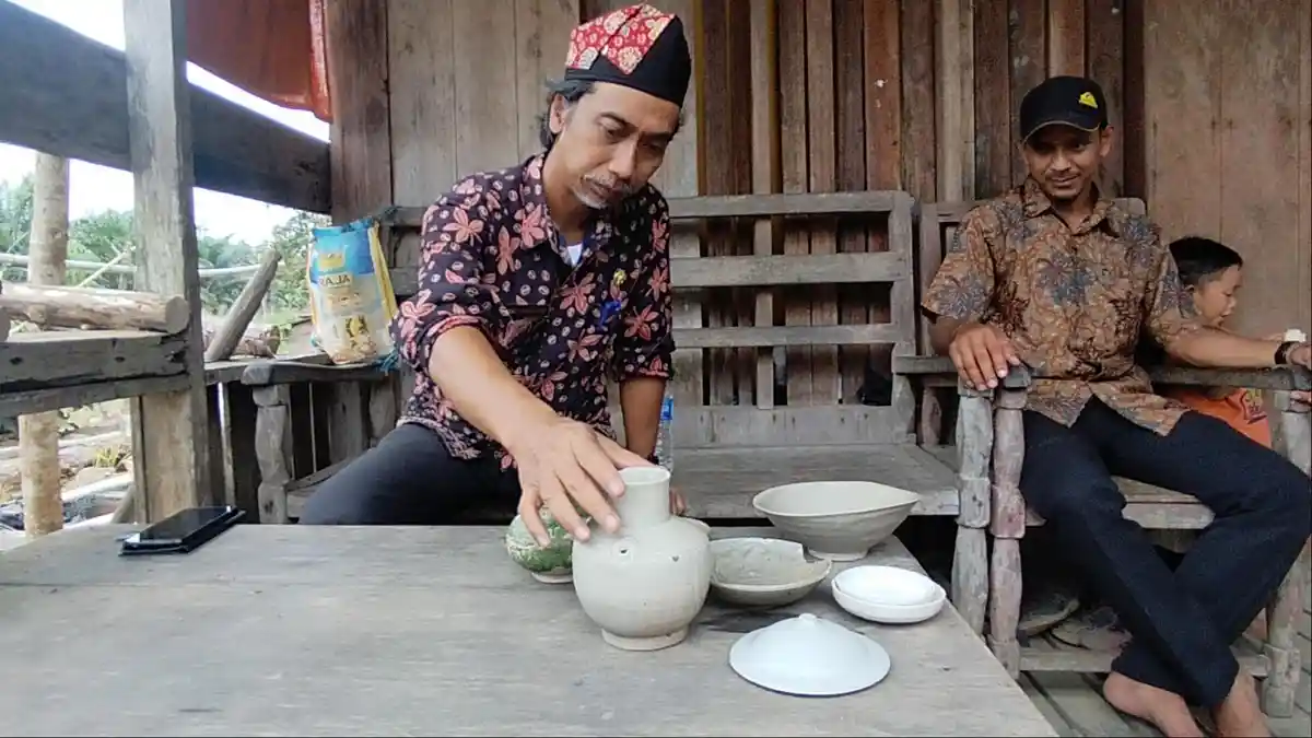 Guci dan Mangkuk Keramik Kuno Era Dinasti Sung Ditemukan Warga Dendang Tanjabtim