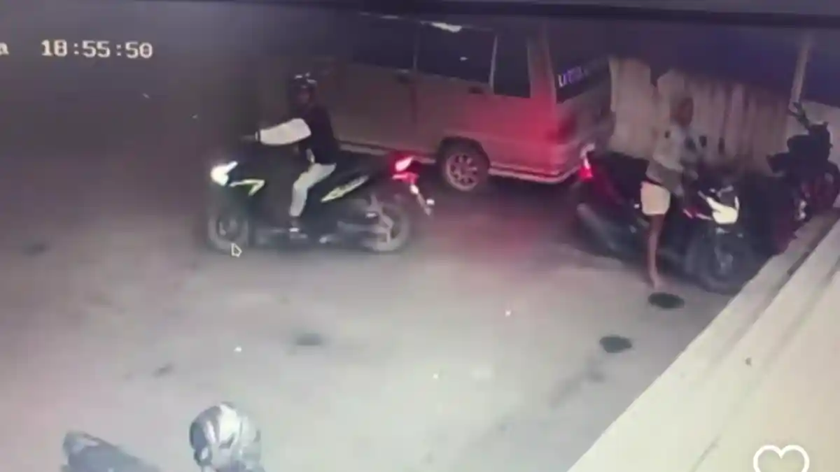 Tampang Pelaku yang Curi 2 Sepeda Motor dalam Satu Malam di Kabanjahe, Aksinya Terekam CCTV