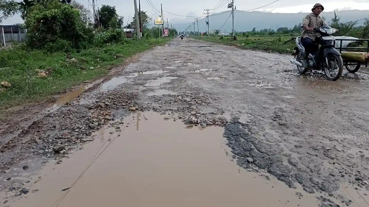 Jalan Cot Iri–Limpok Rusak Parah, Bertahun-tahun tak Diperbaiki