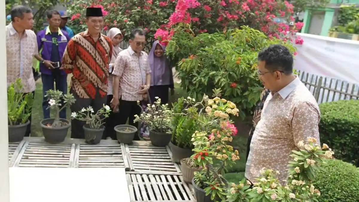Pengelola Tol Tangerang-Merak Garap Bank Sampah