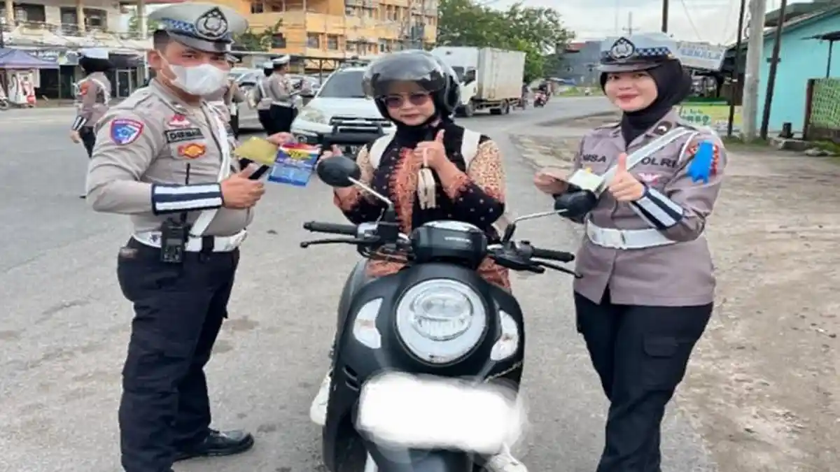 Operasi Zebra Musi 2025, Satlantas Polres Ogan Ilir Sosialisasi Keselamatan Berkendara ke Masyarakat
