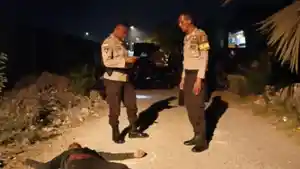 Polisi-saat-berada-di-tempat-kejadian-perkara-penikaman-di-Oesapa.jpg