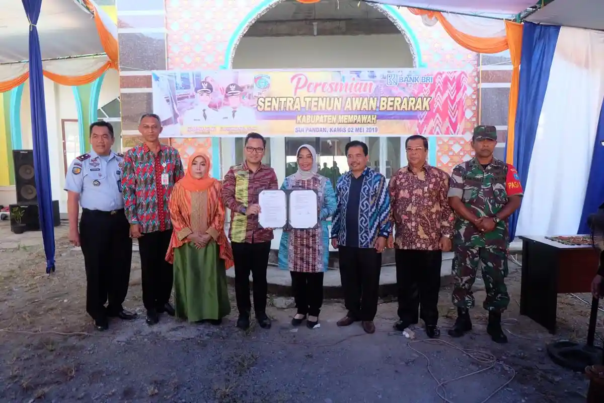 Peresmian Sentra Tenun Awan Berarak, Kembangkan Ekonomi Kreatif dan Pariwisata Daerah - tenun3.jpg