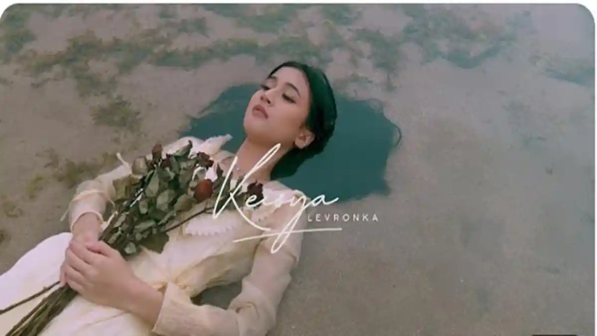 Lirik Lagu Tak Ingin Usai - Keisya Levronka: Bermakna Cinta Tak Bisa Dipaksakan
