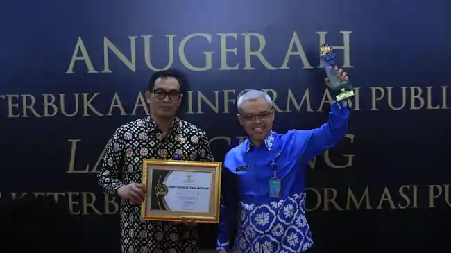 Kemnaker Raih Anugerah Keterbukaan Informasi Publik 2025 dari Komisi Informasi Pusat