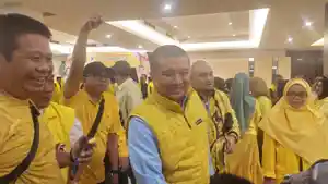 Waketum-DPP-Partai-Golkar-Erwin-Aksa-saat-ditemui-di-Hotel-Claro-Makassar-Kamis-122024-malam.jpg