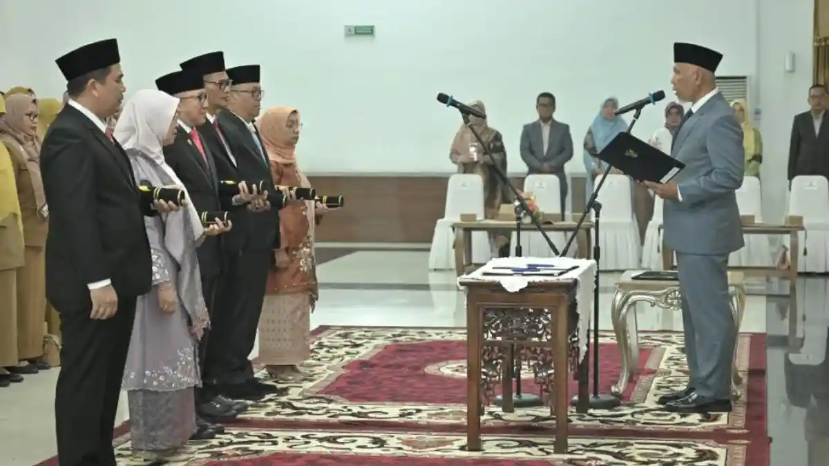 Lantik Enam Kepala OPD di Lingkup Pemprov Sumbar, Mahyeldi: Semoga dapat Bekerja Maksimal