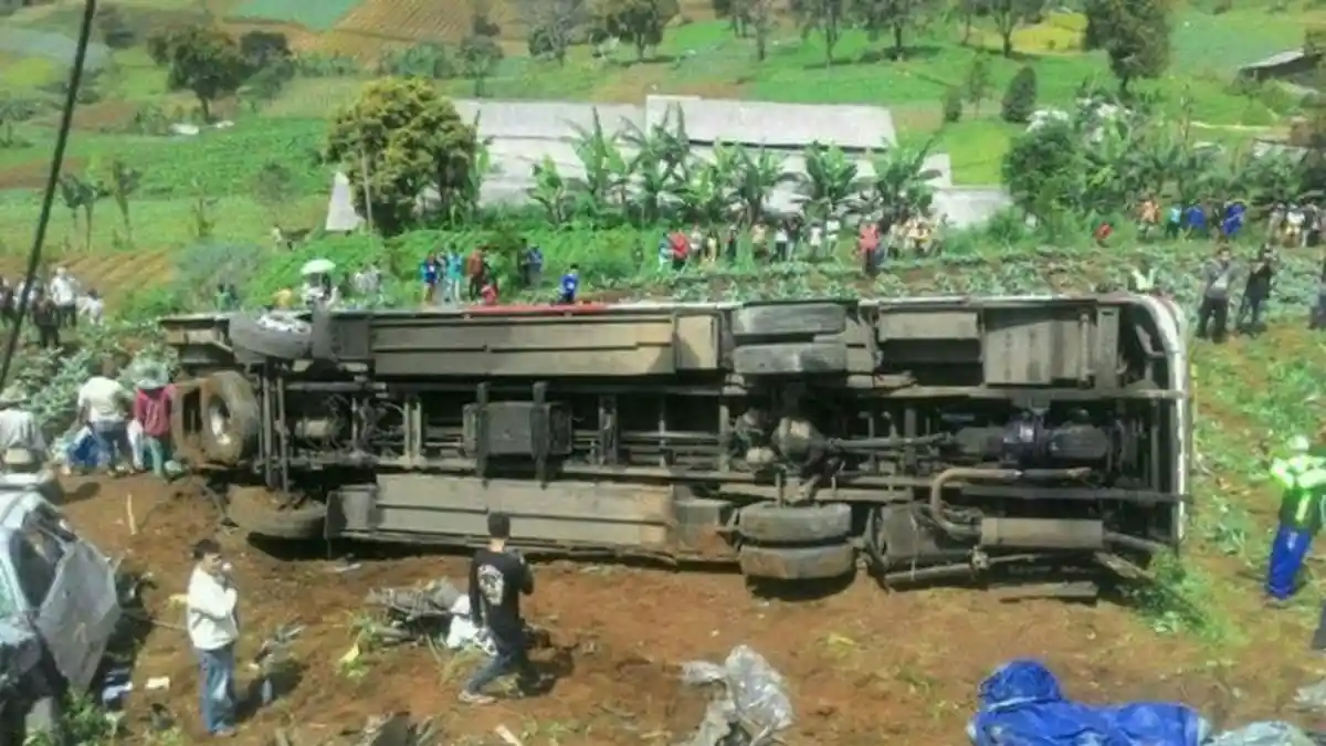 Kecelakaan di Jalur Puncak, Jawa Barat, 8 Orang Tewas dan Belasan Orang Luka-Luka