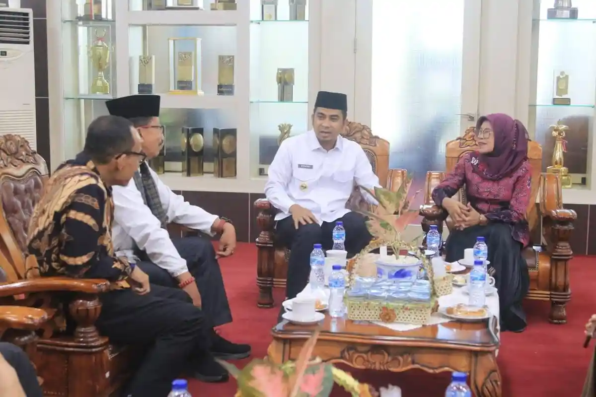 Wabup Dharmasraya Temui Wali Kota Solok, Bahas Pembangunan dan Pelayanan Masyarakat