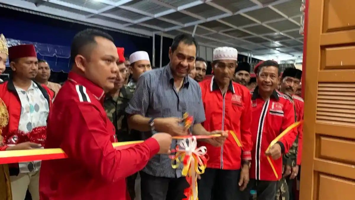 Resmikan Rumoh Pemenangan Herry Sunanda, Ini Pesan Mualem kepada Caleg PA