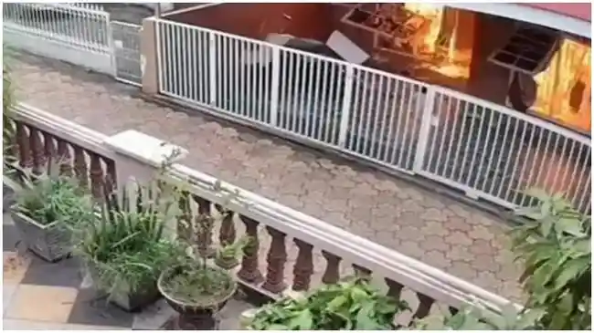 Tangkap-layar-rekaman-CCTV-yang-merekam-ledakan-elpij-di-Palembang.jpg