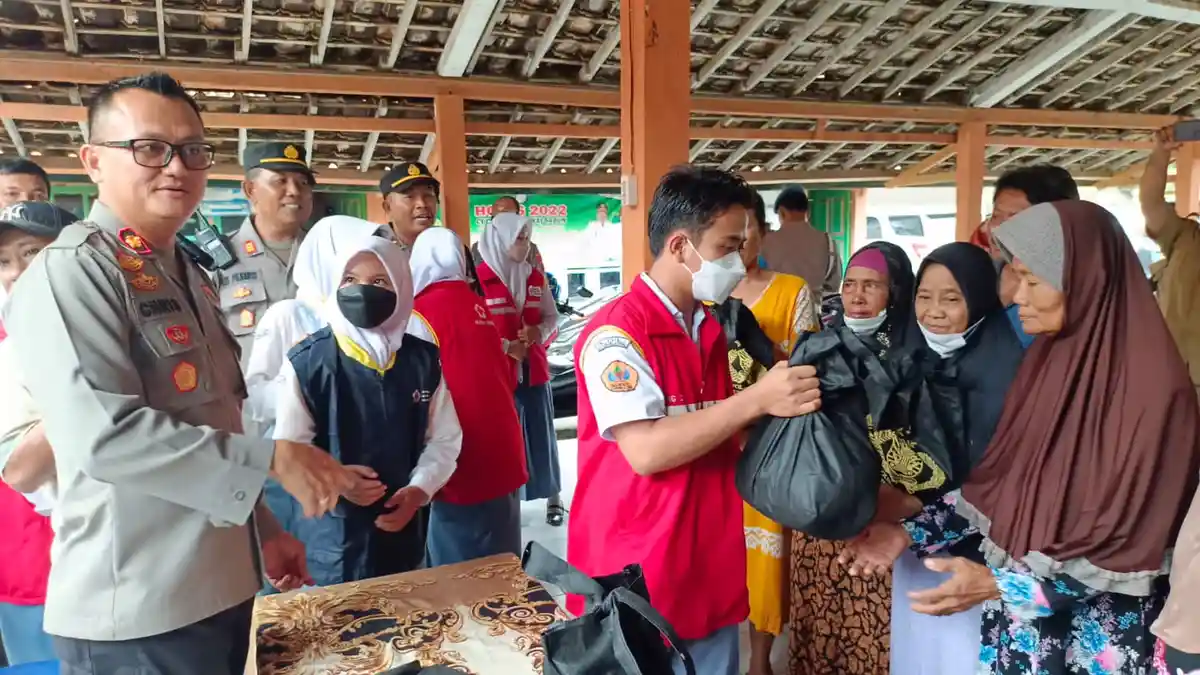 Gandeng Pemuda, Polres Blora Bagikan 1.000 Paket Sembako Bagi Warga Tidak Mampu