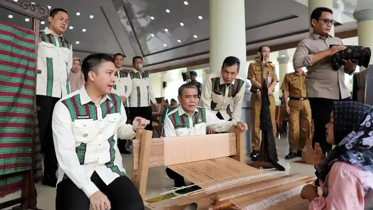 Pelaku UMKM Sumringah, Produksi Kain Gebeng Jalan Terus Berkat Pemkab Ogan Ilir