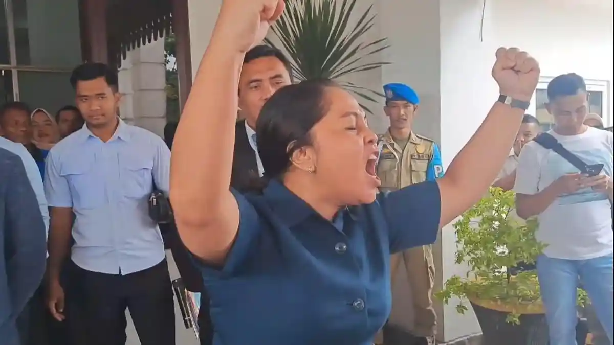 Geram Didemo Emak-emak, Anak OK Arya Zulkarnaen: Saya Anak Koruptor!