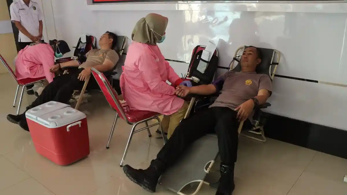 Polres Nganjuk Peringati Hari Kartini 2025 dengan Kegiatan Donor Darah