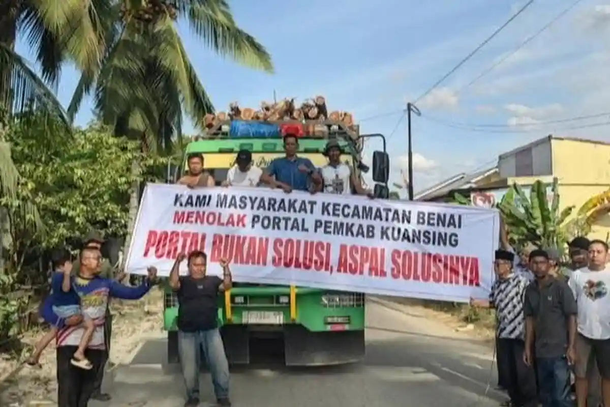 Bupati Kuansing Suhardiman Amby Mengaku Heran Ada Warga Menolak Portal Jalan