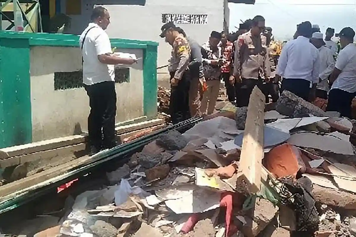 Cerita Aura Terlelap Saat Bangunan Asrama Putri Ponpes di Situbondo Ambruk, Satu Temannya Meninggal