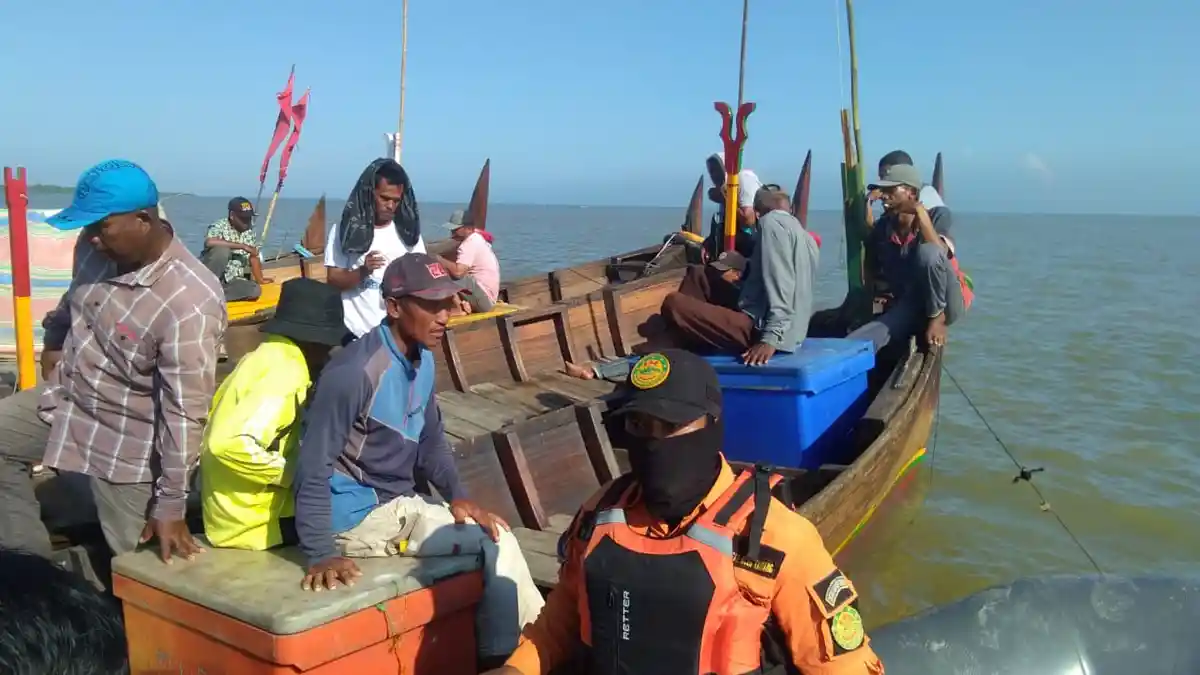 Nelayan Kerahkan Perahu Pribadi Bantu Mencari Pencari Kerang Tenggelam di Aceh Tamiang