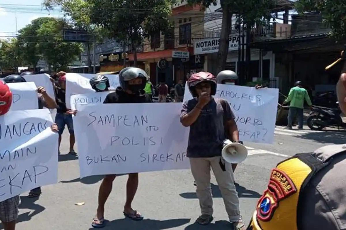 Massa BUTUH Ngluruk Mapolres Tulungagung, Pertanyakan Netralitas Polri dalam Pemilu 2024