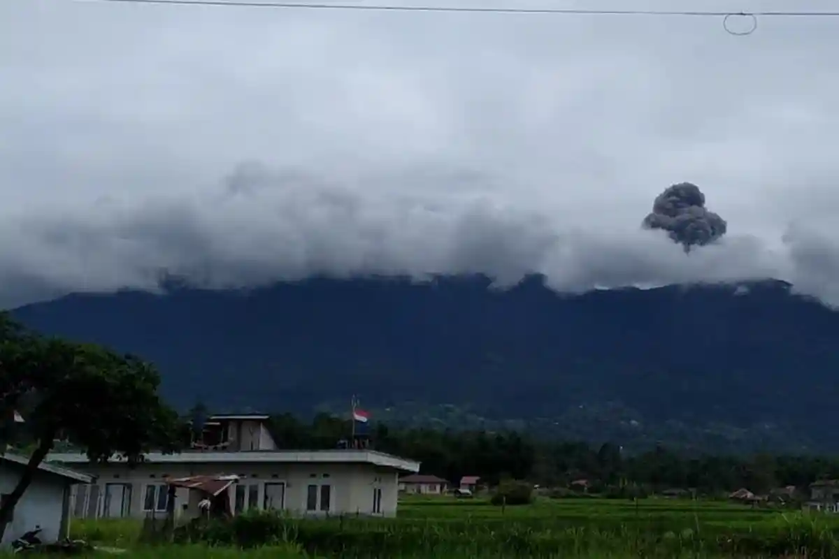 Warga Lihat Babi & Simpai Turun saat Erupsi Gunung Marapi Sumbar Meningkat, Pakar: Ada Alasan Logis
