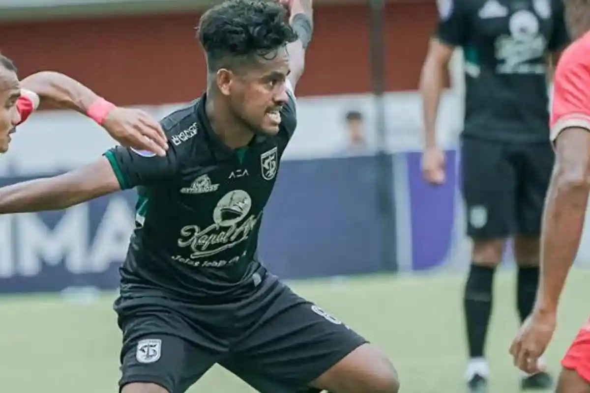 Gelandang Persebaya Alwi Slamat Dirumorkan Bakal Pindah ke Persib, Reuni dengan Irianto?