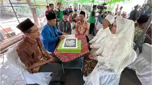 Pasangan-pengantin-mengikuti-program-Baznas-Klaten-Mantu-di-Masjid-Raya-Klaten-Kamis-592024.jpg