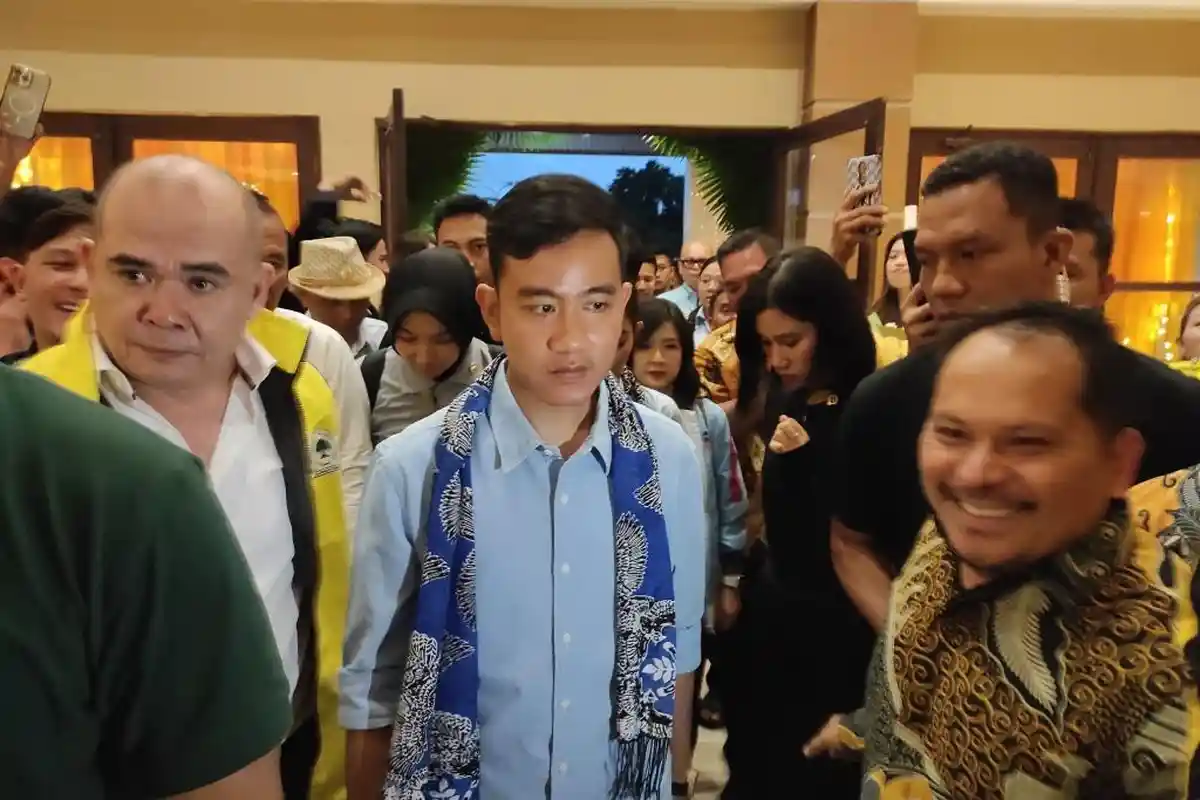 Tiba di Sutanraja Convention Hall Minut Sulawesi Utara, Gibran Rakabuming Dielukan Ribuan Kader KIM