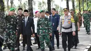 kedatangan-423-prajurit-batalyon-Infanteri-di-di-halaman-Kompi-Senapan-A-Yonif-111KB.jpg