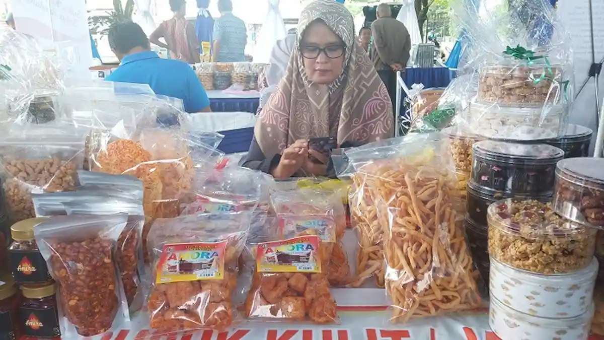 Sambal Amora Laris Manis Dijual saat Pasar Murah di Parkiran BI Sumbar, Kota Padang