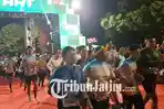Para-peserta-Mlayu-Bareng-setelah-diberangkatkan-dari-Garis-Start-di-Alun-alun-Ngawi.jpg