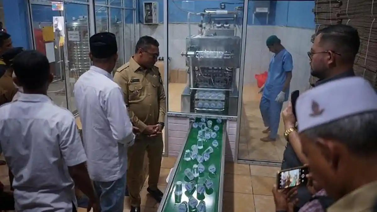 Bupati Resmikan AMDK Ie Raya Milik BUMG Gampong Adan Abdya, Ini Pesannya