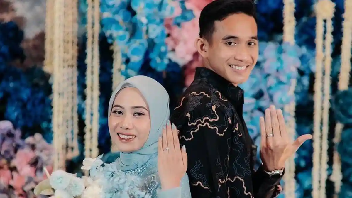 Bek Andalan Timnas Indonesia Rizky Ridho Bertunangan dengan Sendy Aulia