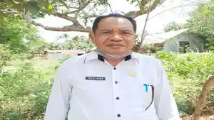 BERI-KETERANGAN-Kepala-Badan-Kesbangpol-Kabupaten-Kupang-Yesai-Lanus.jpg