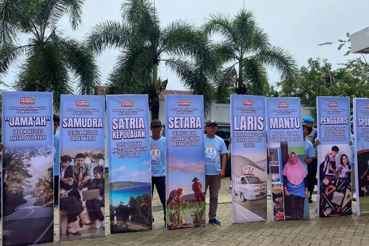 BREAKING NEWS ASR-Hugua Bawa 8 Spanduk Program Unggulan Saat Daftar Pilgub Sulawesi Tenggara di KPU