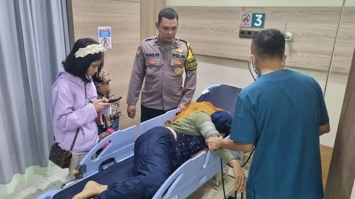 Pusing dan Lemas, Pemudik Asal Tangerang Ini Minta Diturunkan di Gerbang Tol Karawang Barat