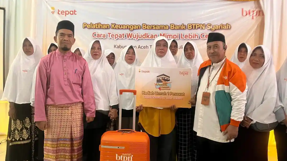 Sentra Air Mancur Dua BTPN Syariah di Aceh Antar 13 Nasabah ke Tanah Suci