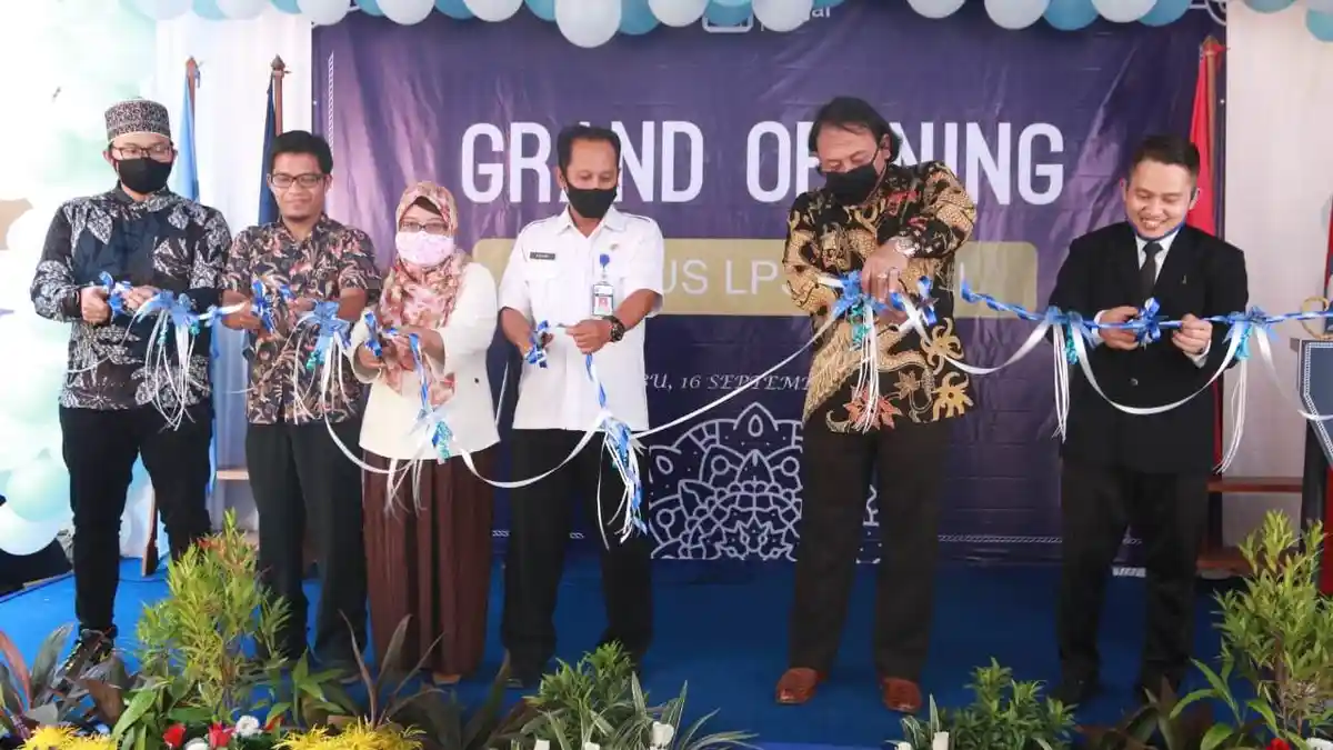 Resmikan Kampus LP3I, Ini Harapan Wali Kota Tegal Dedy Yon Supriyono