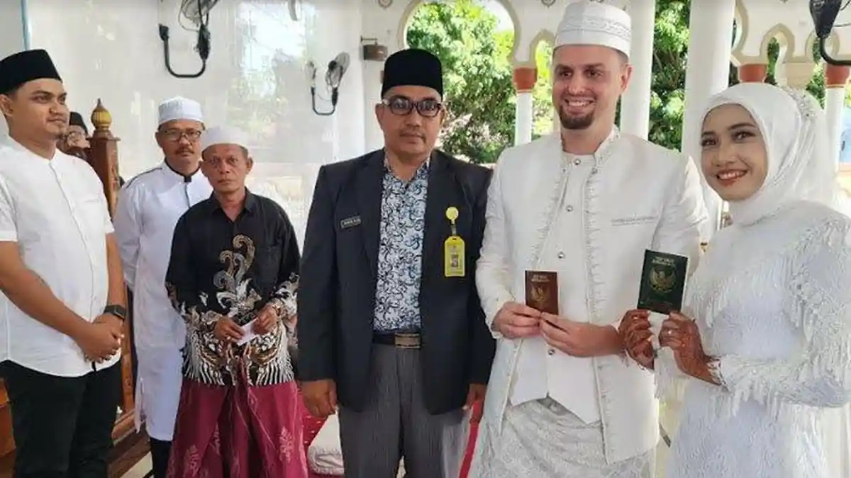 Sosok Bule Tampan Asal Kanada Nikahi Gadis Pidie, Aceh, Begini Kisahnya