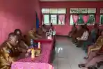 20230925_-Bupati-Sorong-Selatan-saat-melakukan-rapat-bersama-orang-tua-di-Distrik-Konda.jpg