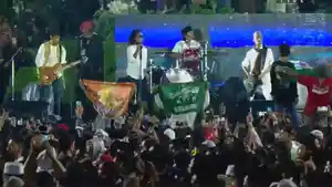 Grup-band-rock-Slank-menyanyikan-lagu-Ulama-Bergerak-dalam-resepsi-peringa.jpg